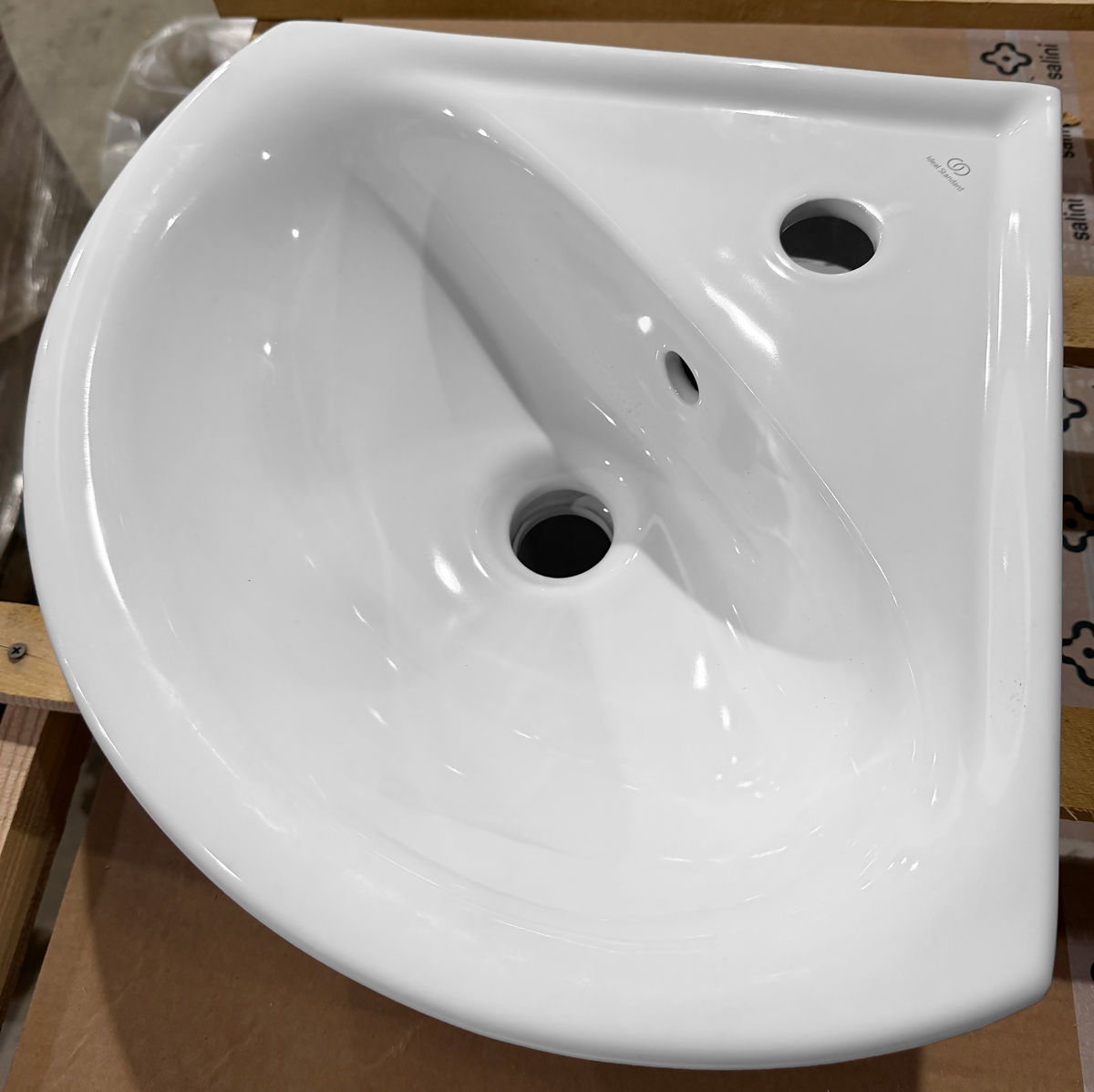 Ideal Standard Evrovit Раковина 34х34х12.5см., подвесная, 1 отв., угловая, с переливом, без крепежа, цвет: белый глянцевый