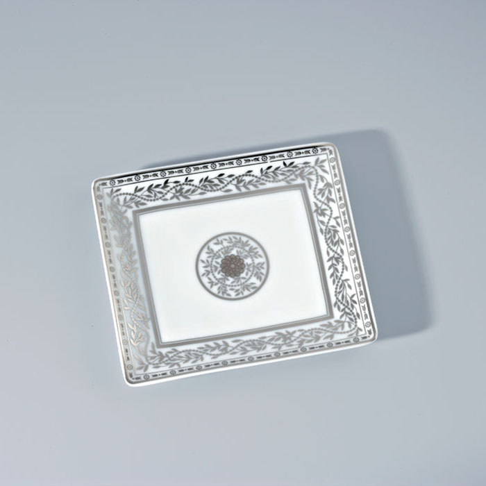 THG MARQUISE BLANC DECOR PLATINE Поднос керамический 122х110 мм., настольный, small size, декор платина, цвет: белый