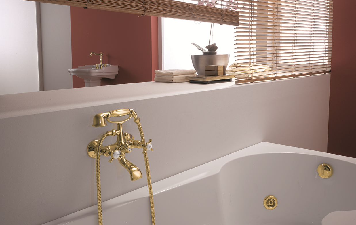Gattoni London Смеситель для ванны с низким держателем, с лейкой и шлангом, цвет: золото