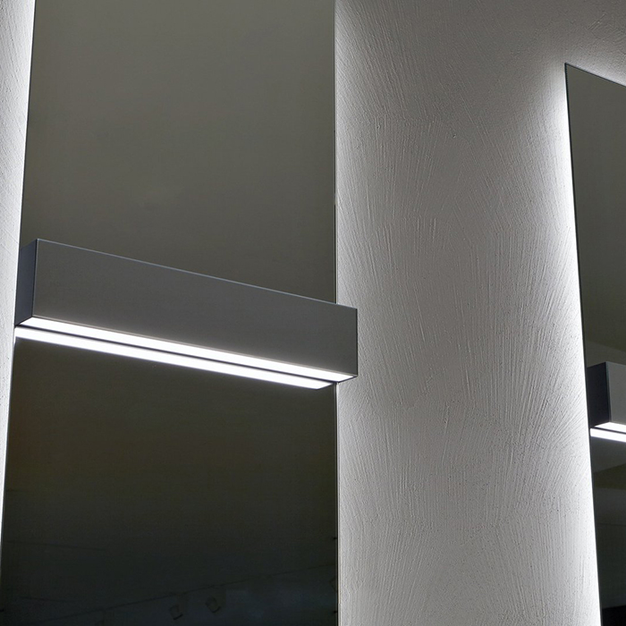 Antonio Lupi Lucente Светильник 540х45х90 мм, со светодиодной прямой и непрямой подсветкой, крашенный черный алюминий, накладка из зеркального стекла