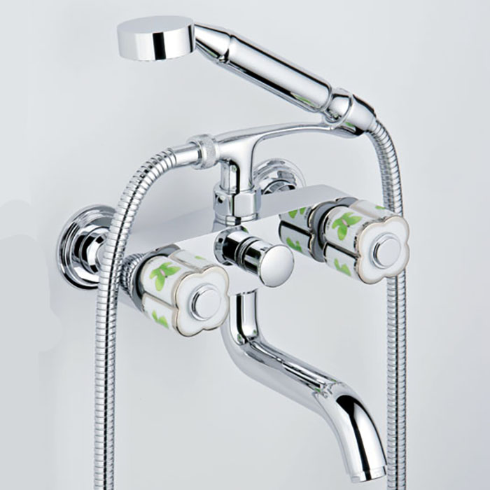 THG CAPUCINE VERT DECOR PLATINE Смеситель для ванны настенный, с ручным душем и шлангом 1500 мм., декор платина/зеленый, цвет: хром