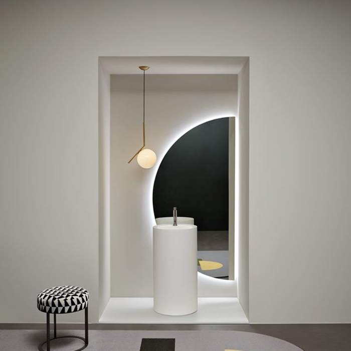 Antonio Lupi Spicchio  Зеркало 120х60х0,5 см., полукруг, на раме, с блестящей кромкой