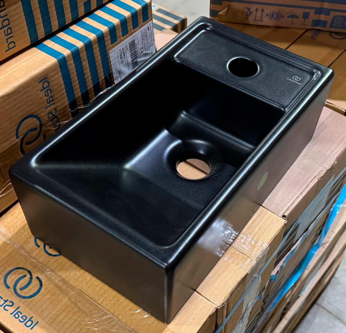 Ideal Standard i.life S Раковина 37х21xh12см., подвесная, с 1 отв., Dx, без перелива, цвет: чёрный матовый