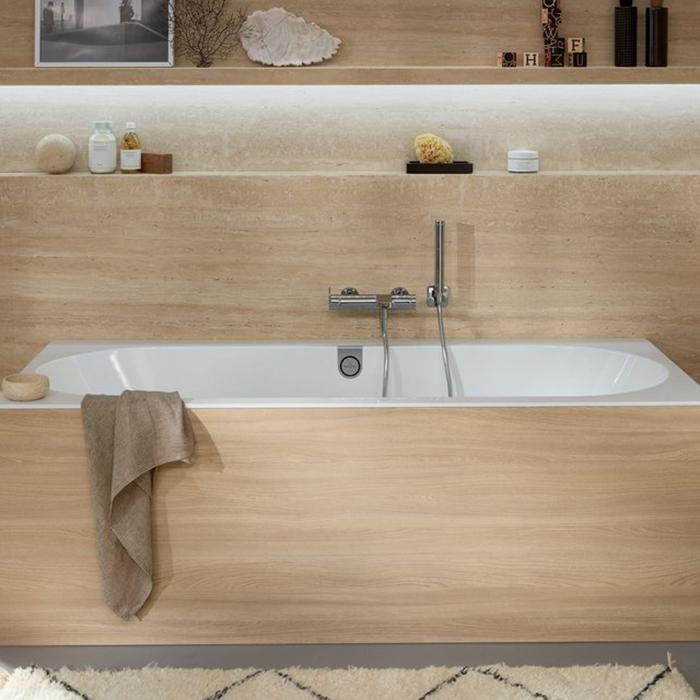 Villeroy&Boch Oberon 2.0 Ванна встраиваемая 1800*800*485, слив по центру, в к-те ножки и слив-перелив хром, материал: Quaryl, цвет: альпийский белый