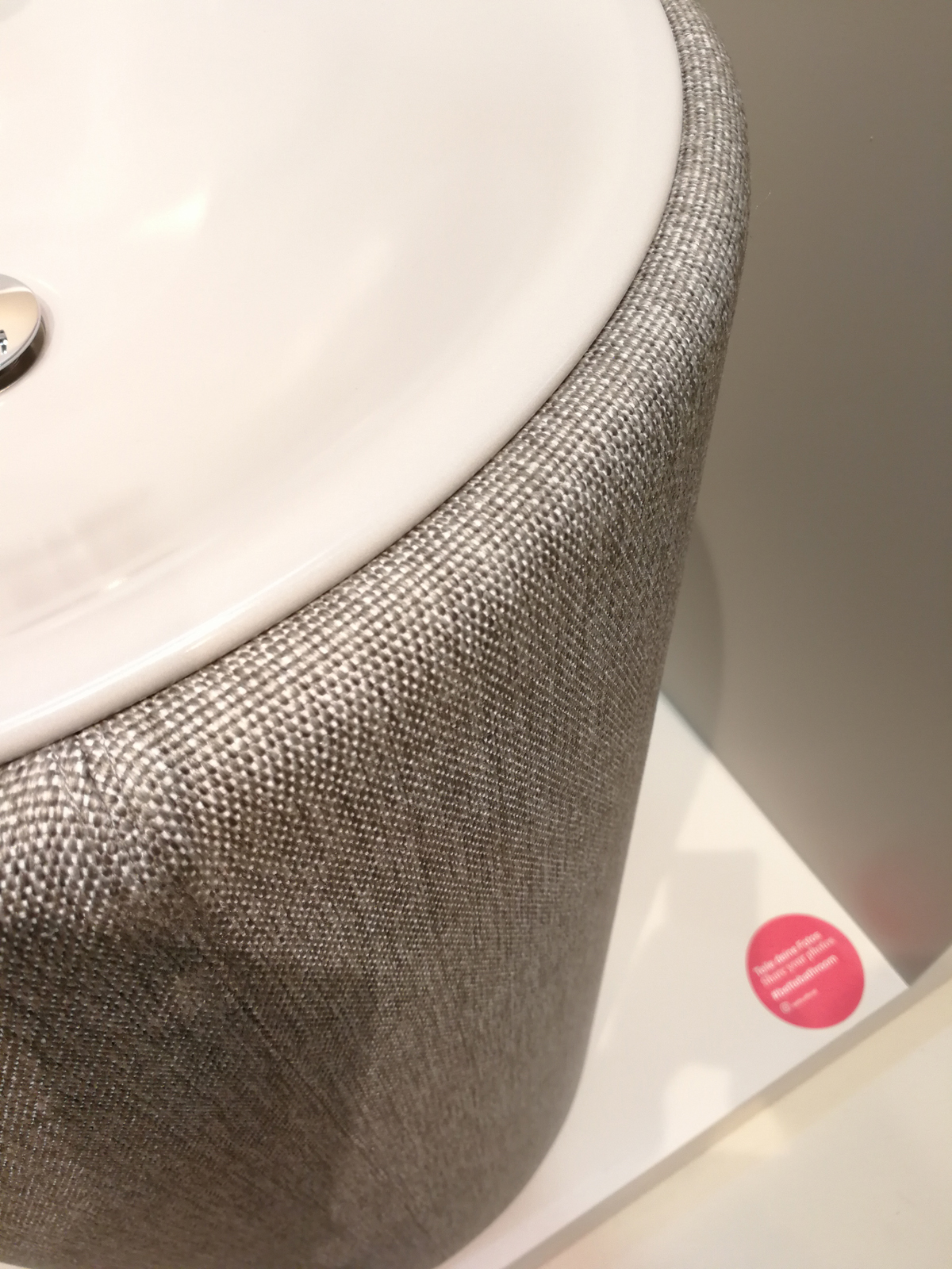 Bette Lux Oval Couture Раковина 55х90 см, 1 отв., с текстильным подиумом, сталь, цвет: буро-серый 