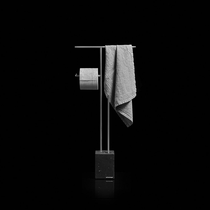 Antonio Lupi Biviocombi Стойка напольная 68.5см., с держателем туалетной бумаги, полотенце и ершиком, база из мрам Nero Marquinia satinato, цвет: Satin Steel