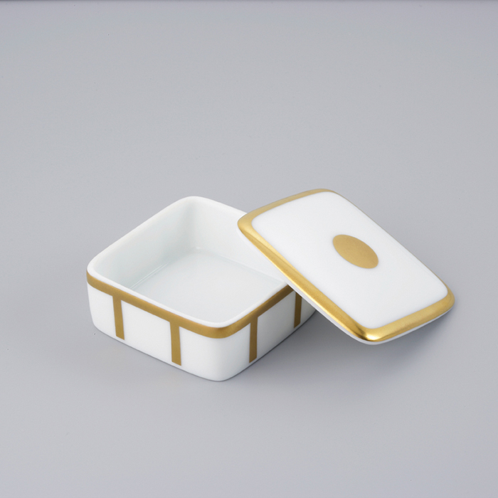THG ITHAQUE DECOR OR Керамическая коробка для таблеток, декор золото, цвет: белый