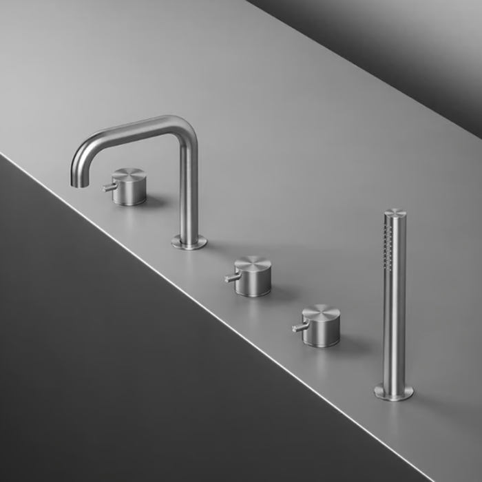 QuadroDesign Source Смеситель на борт ванны, на 5 отв., с ручным дуешм, цвет: brushed stainless steel