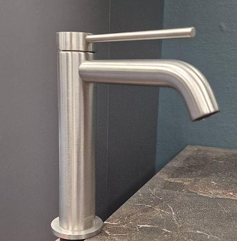 Gattoni Circle Two Смеситель для раковины высокий 177 мм, на 1 отверстие, излив 135 мм, с донным клапаном, цвет: Nickel Spazzolato